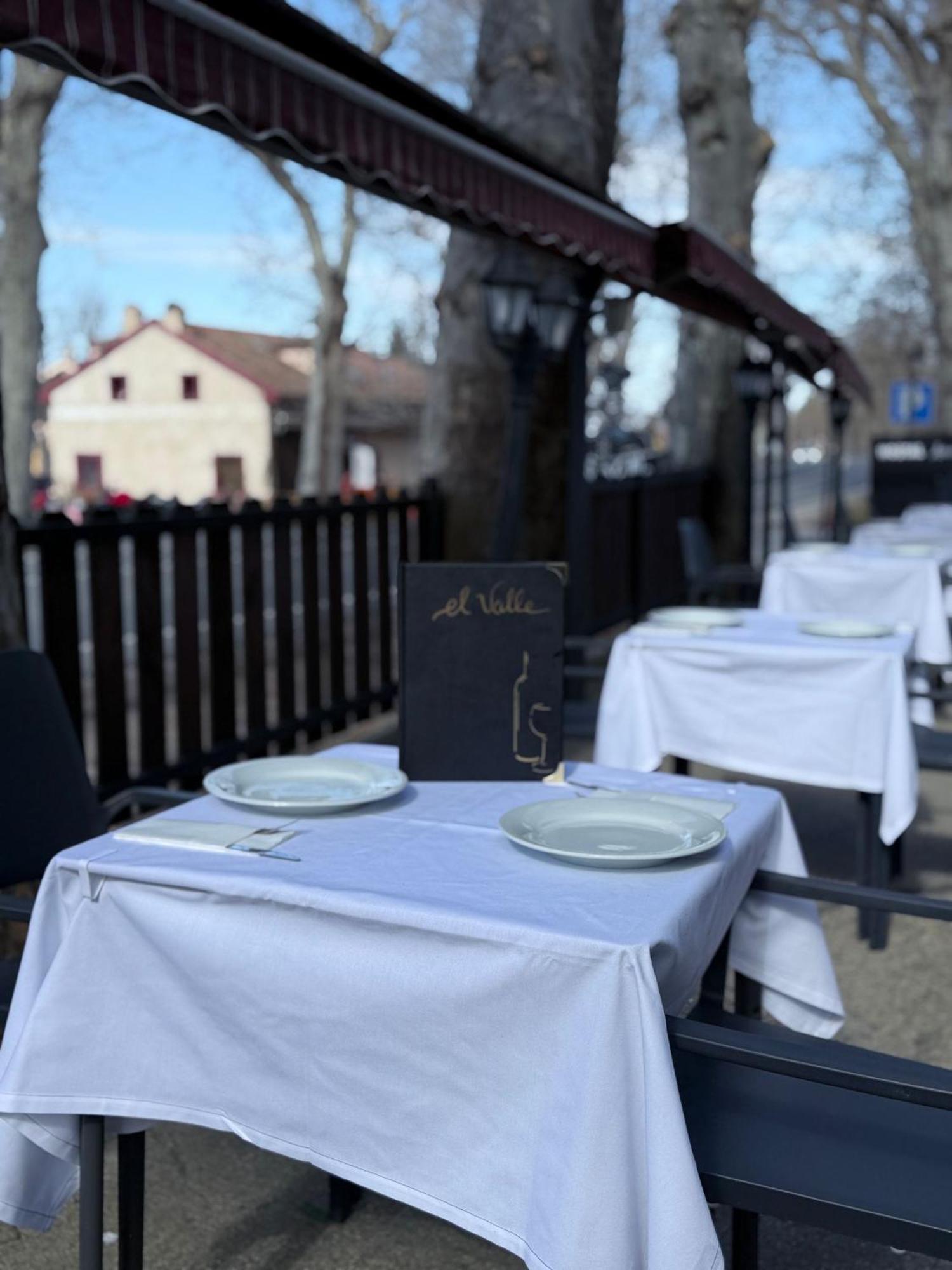 El Valle Hostal Restaurante Ла-Прадера-де-Навалорно Экстерьер фото