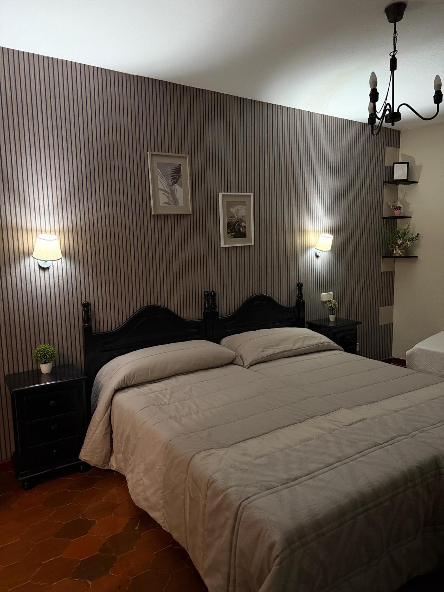 El Valle Hostal Restaurante Ла-Прадера-де-Навалорно Экстерьер фото